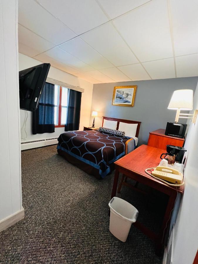 Budget Inn Marinette Exterior foto