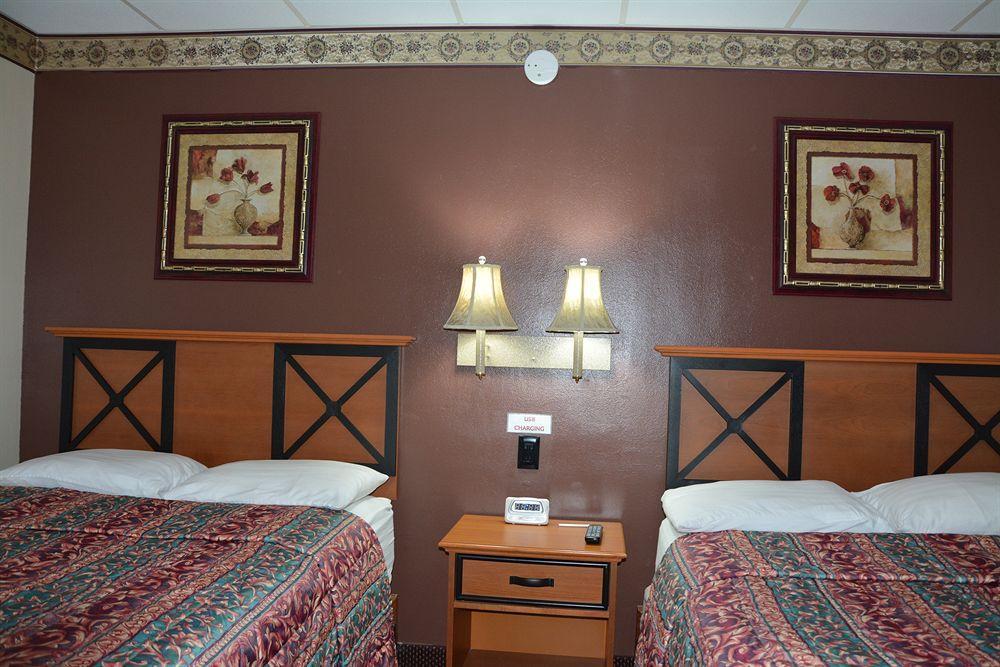 Budget Inn Marinette Exterior foto