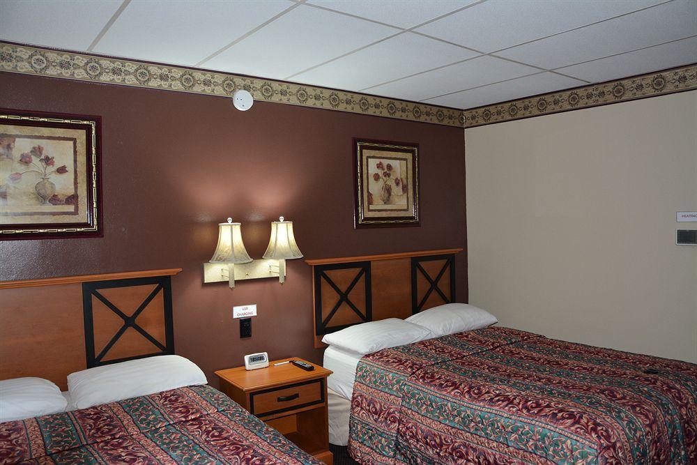 Budget Inn Marinette Exterior foto