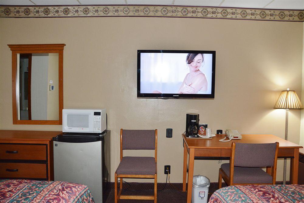 Budget Inn Marinette Exterior foto
