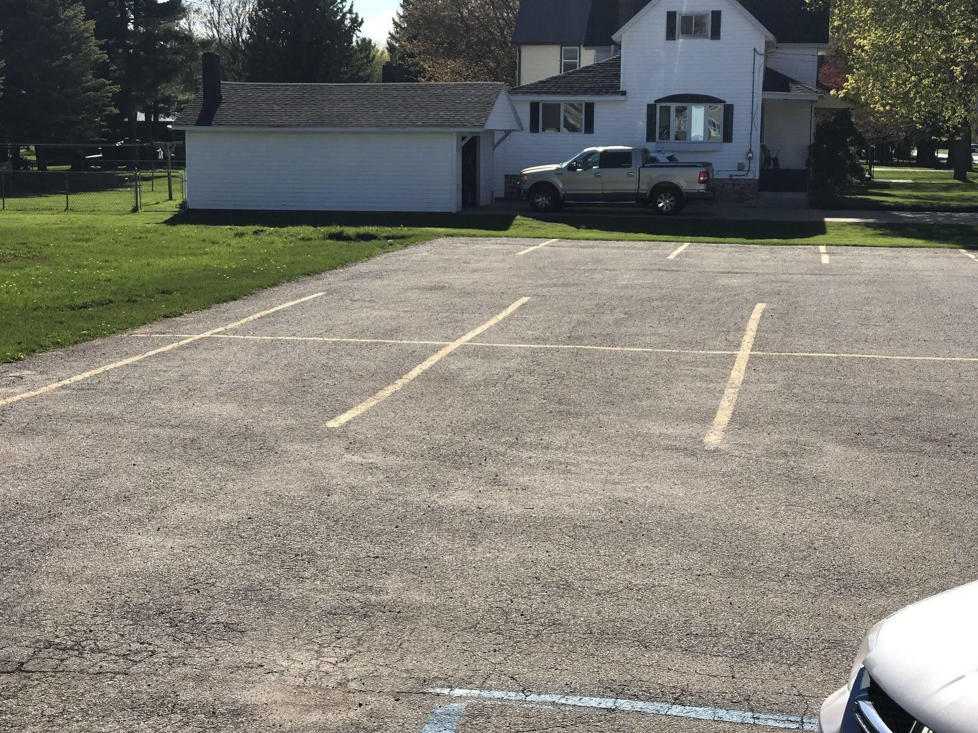 Budget Inn Marinette Exterior foto