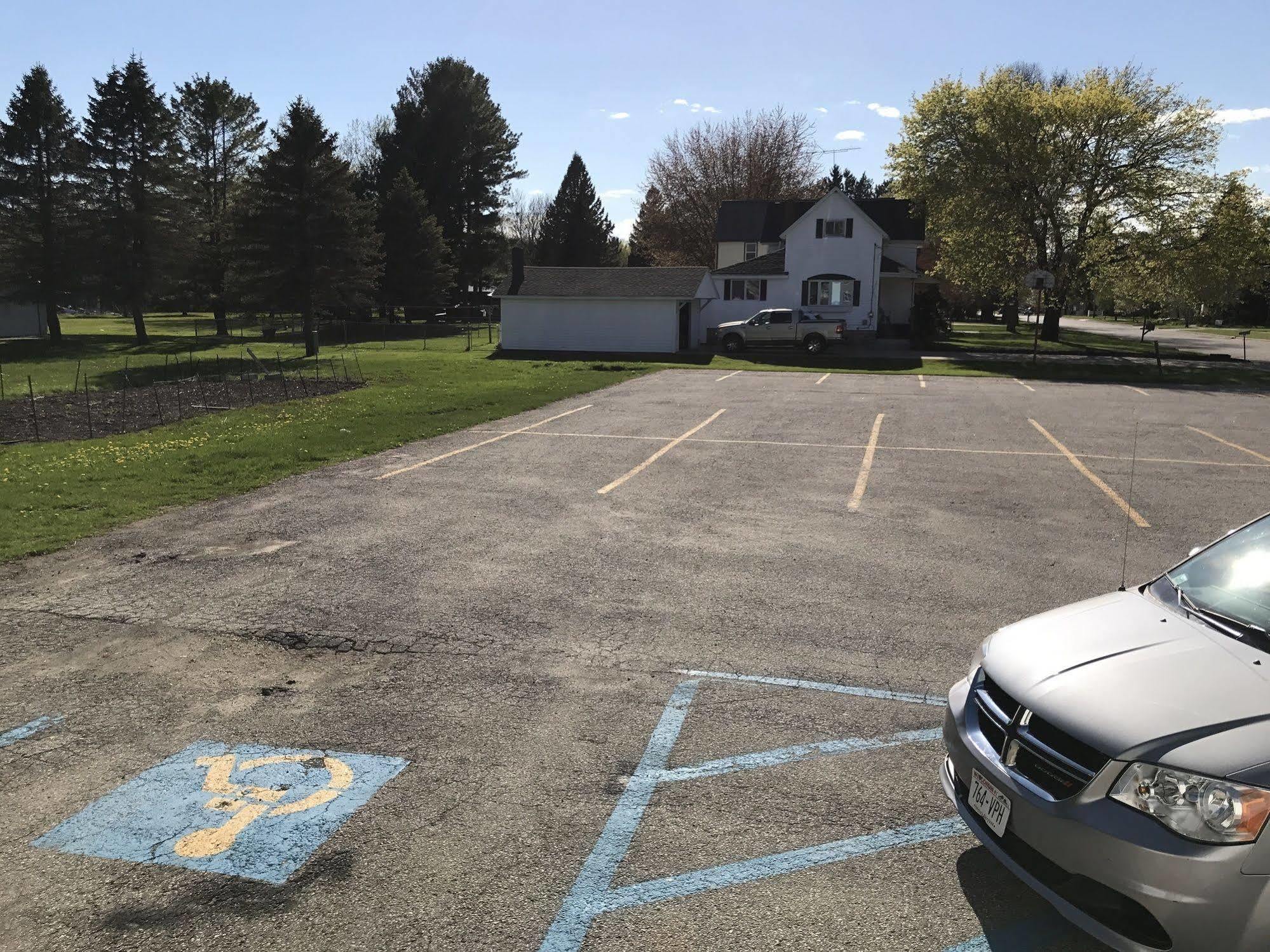 Budget Inn Marinette Exterior foto
