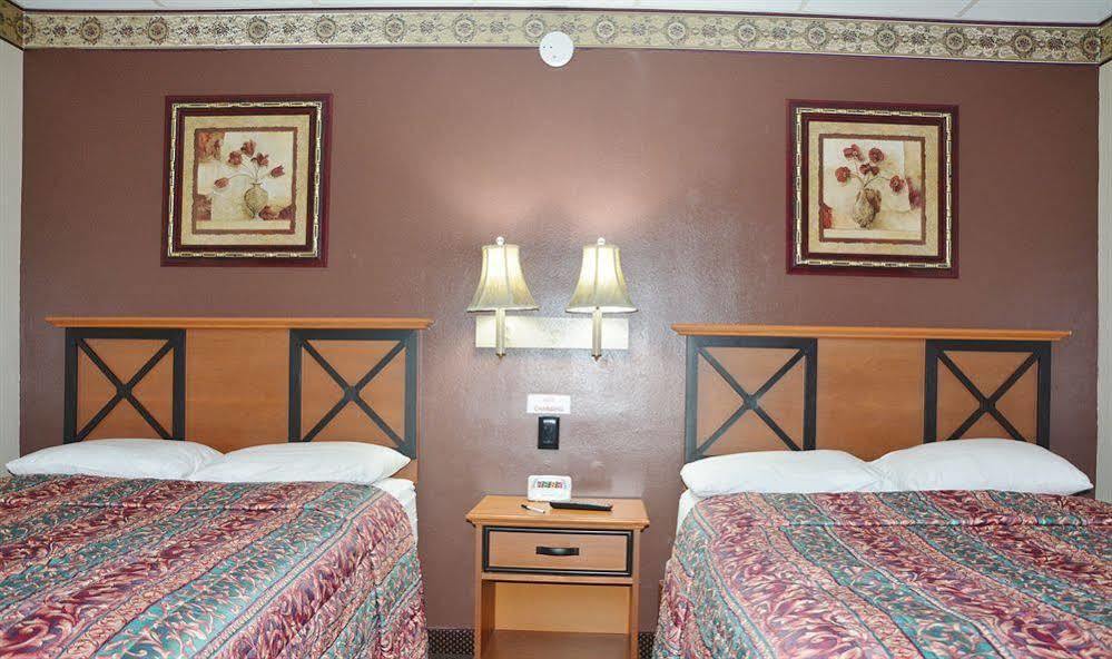 Budget Inn Marinette Exterior foto
